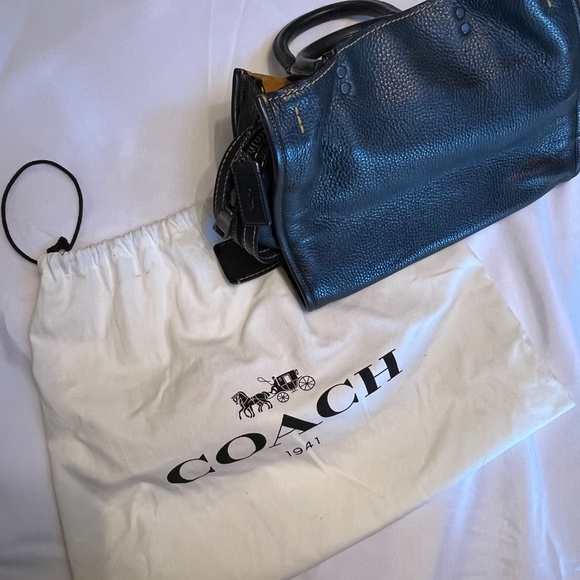 Coach Rouge - Picture 5 of 5